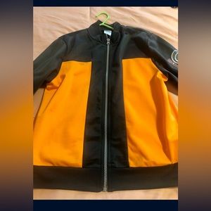 Brand new! In great condition can fit children and 4’10 120 lbs shortees like me